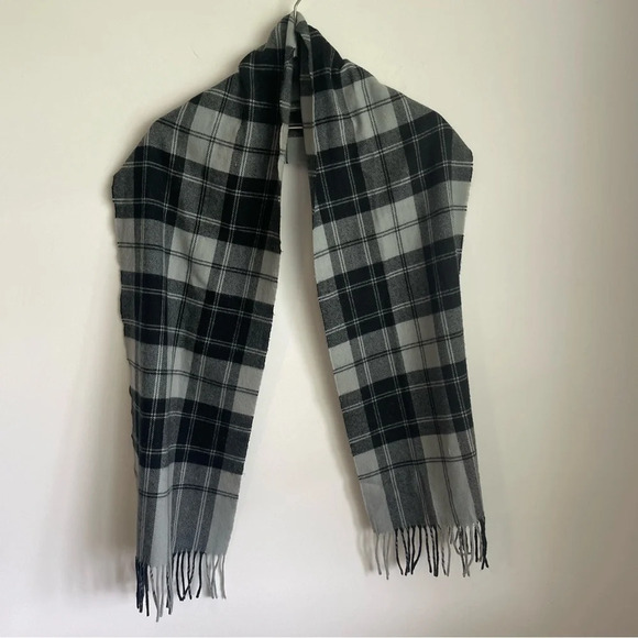 Gray and black plaid 85% cashmere made in Scotland scarf - Picture 1 of 4